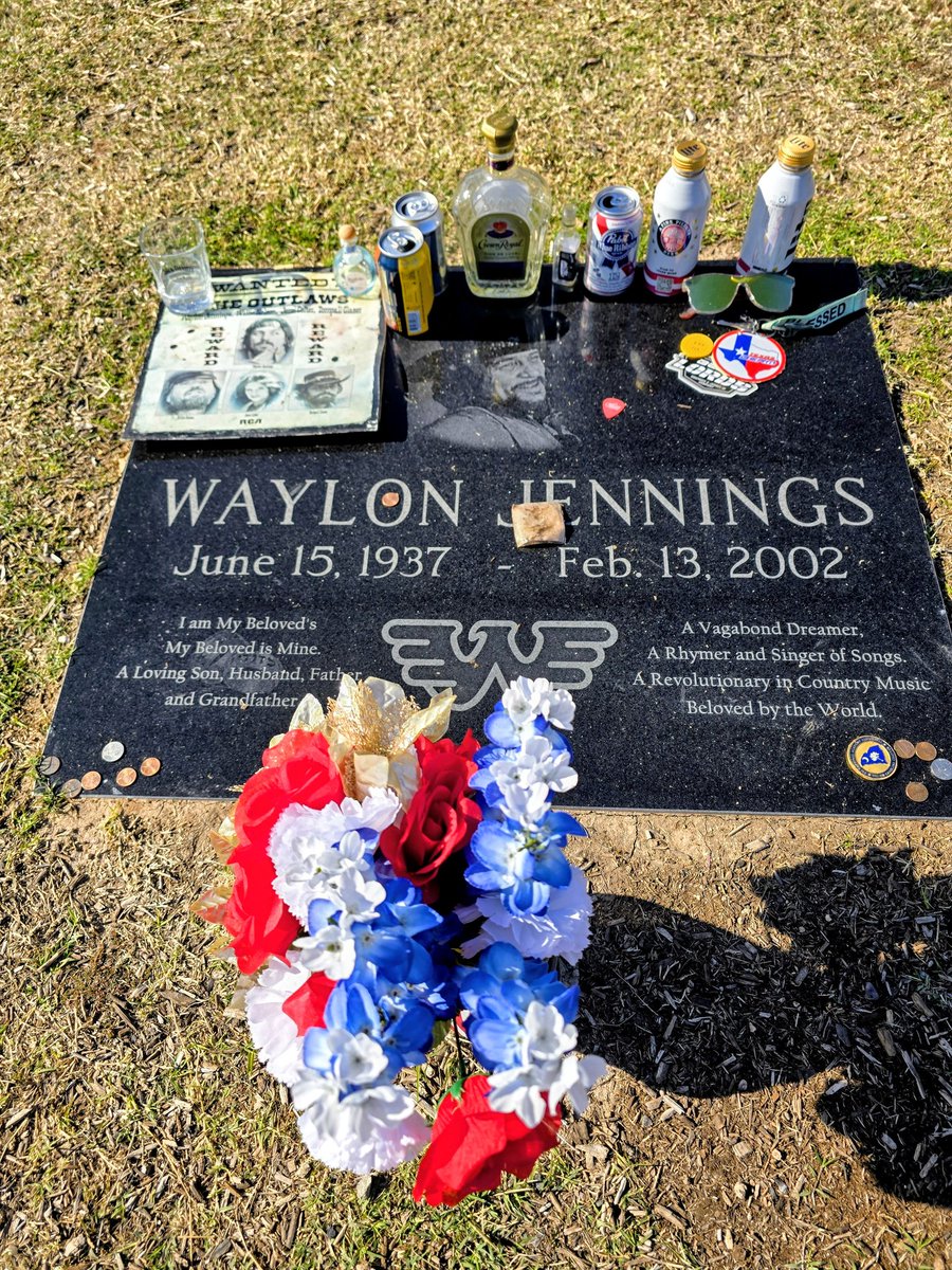 Waylon Jennings. 

#waylonjennings #mesaarizona #Gravesite #Arizona #music #singer <a href="/atlasobscura/">Atlas Obscura</a> <a href="/countrymusichof/">Country Music Hall of Fame and Museum</a>