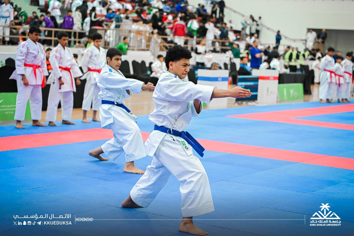 kkueduksa's tweet photo. اختُتمت بـ #جامعة_الملك_خالد مساء اليوم منافسات بطولة كأس سمو وزير الرياضة للكاراتيه، التي نظمها الاتحاد السعودي للكاراتيه لفئتي البراعم والناشئين، بمشاركة 52 ناديًا من مختلف مناطق المملكة، وشهد الختام رئيس الاتحاد د.مشرف الشهري، وعميد شؤون الطلاب بالجامعة د.سعد القحطاني.. https://t.co/EbGmiPtCwl