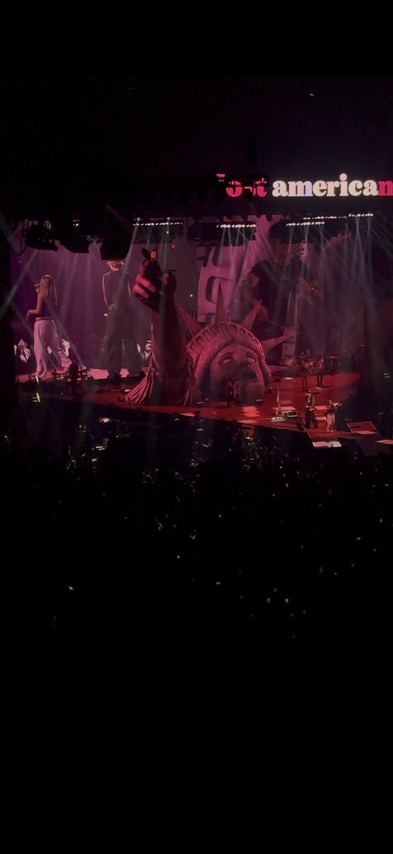 machinegunsabby's tweet image. Kells (mgk) brought out Halsey (Ashley Frangipane) at his show in Rosemont IL (12/4/2025) during the Lost Americana tour. 11 year old me is shaking in her boots I STILL can’t believe I was in the presence of this amazing woman. @halsey @machinegunkelly 
#FirstPost