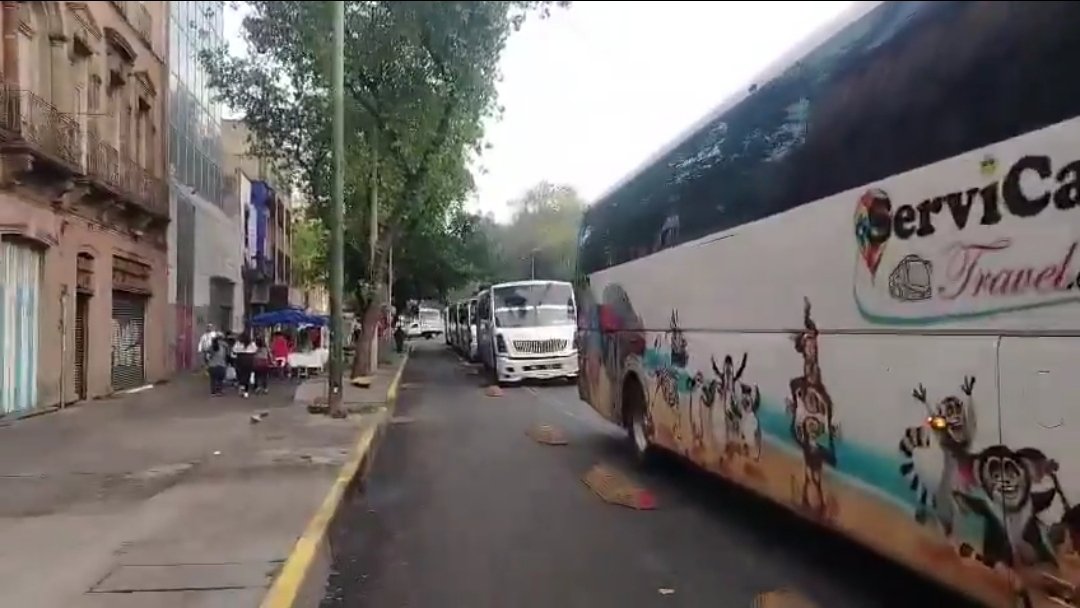 Los chairos llegaron en mas de 100 camiones al evento de Claudia Sheinbaum en el Zócalo. 

Y claro todo ¡Pagado con nuestros impuestos!