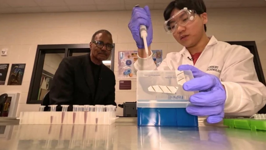 ChEnected's tweet image. Students develop early Lyme detection test using #CRISPR cbsn.ws/4rIdf9O
#LymeDisease #GeneEditing