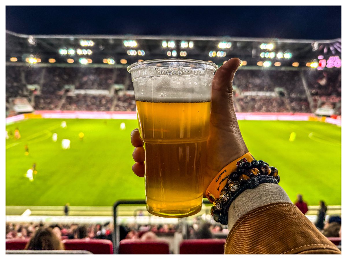 30.000 and ❤️💚🤍 #FCAB04 w/in #NurDerFCA and #FinestFall cc. <a href="/FCAugsburg/">FC Augsburg</a> <a href="/FCA_World/">FC Augsburg</a> <a href="/VeBee/">Vanessa Johnson</a> <a href="/AurumBrothers/">Aurum Brothers</a> <a href="/wwk_leben/">WWK Versicherungen</a>