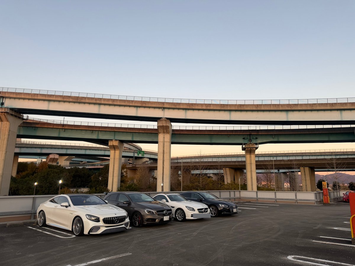 本日はオシャレランチから メルセデスに圧をかけられました