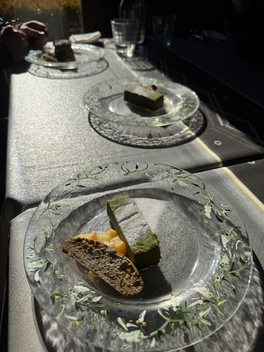 本日はオシャレランチから メルセデスに圧をかけられました