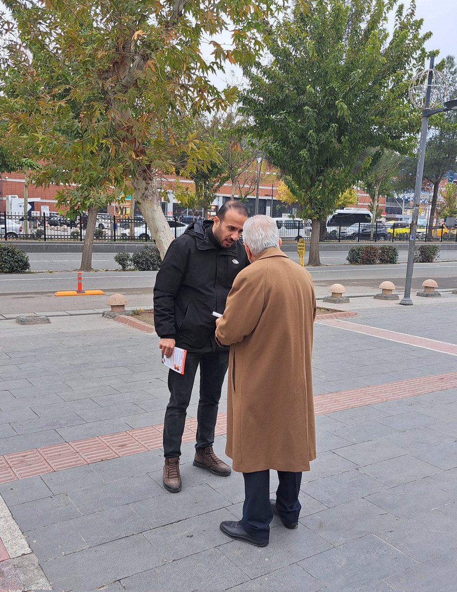 Köklü Değişim Gençlik Kolları'nın Türkiye genelinde yürüttüğü “Neslini ve Geleceğini İslâm ile Koru” kampanyası kapsamında Batman’da sahadayız!

Hazırladığımız bilgilendirici broşürleri genç kardeşlerimizle ve halkımızla buluşturuyoruz.

#NesliniVeGeleceğiniKoru
#cumartesi
