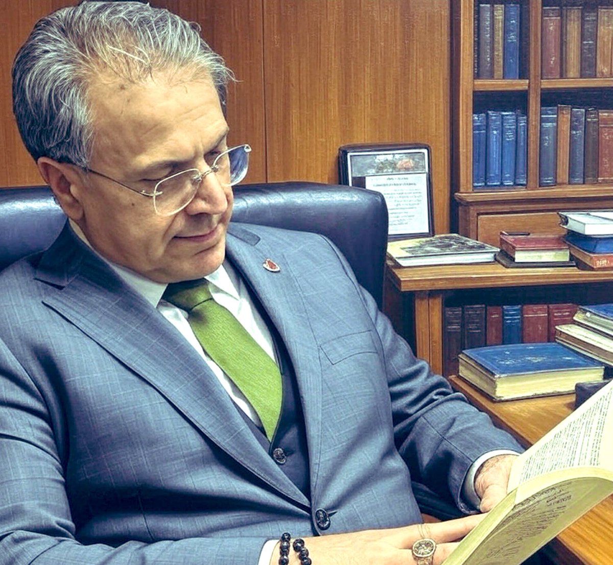 “Eline silah almamış” PKK’lıların  affedilmelerinin tartışıldığı şu günlerde, mahkemelerden beraat etmiş #KHK’lılar için de bir şeyler yapmanın vakti gelmedi mi?..