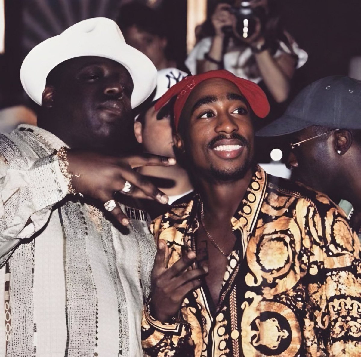 Mrbankstips's tweet photo. It’s crazy how these two were actually good friends, but the media created an entirely false narrative. Two music moguls wouldn’t be where they are today if these two legends were still alive. https://t.co/JvozkE5MnR