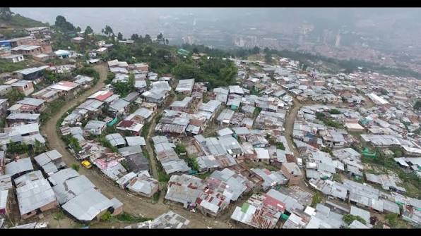 De acuerdo con el estudio de Factibilidad del PRIMED calculado en USD, si el Distrito de Medellín asumiera lo que pusieron la Nación y el gobierno de Alemania, el presupuesto del MAR de Medellín equivale al mejoramiento integral y simultáneo de 90 barrios populares. NOVENTA