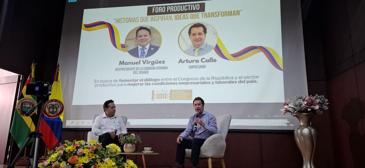 AlveiroPB's tweet photo. ¡Un encuentro empresarial realmente inspirador en Bucaramanga! 📈

​Nuestro reconocimiento especial a don Arturo Calle, un ícono de los empresarios en Colombia, y al Senador Manuel Virgüez Piraquive , por ofrecer valiosas perspectivas sobre el desarrollo económico y social.💫👏 https://t.co/FacPdx97AG