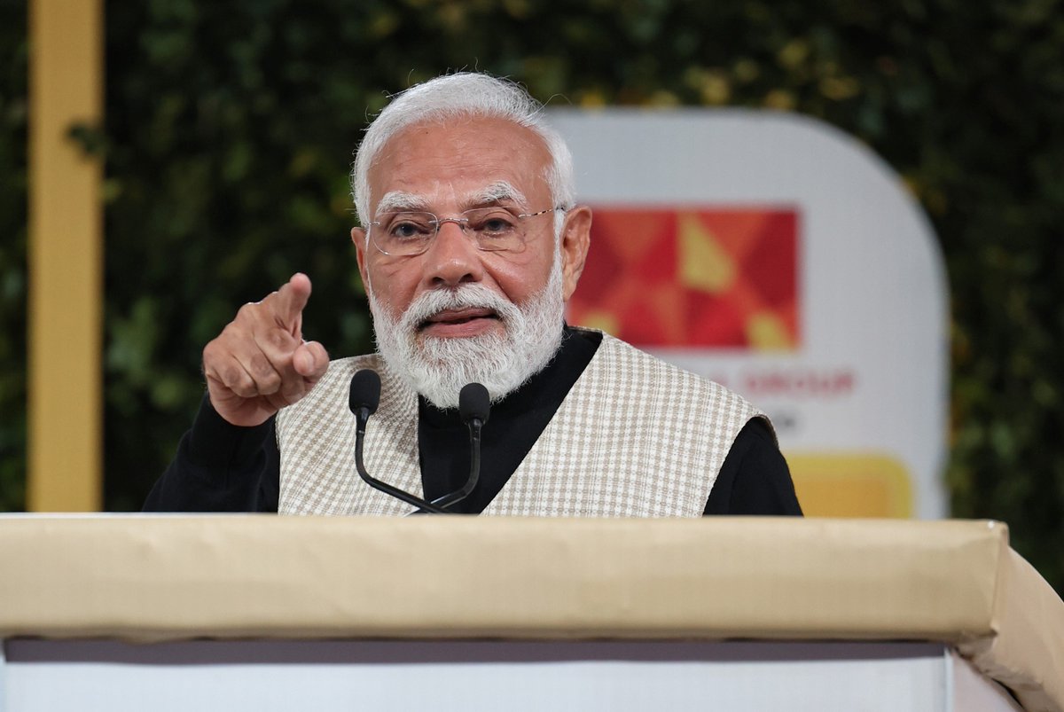 DDIndialive's tweet photo. WATCH || PM @narendramodi addresses #HindustanTimesLeadershipSummit2025
🟥https://t.co/LP3tRNeIIJ
#HindustanTimesLeadershipSummit #HTLeadershipSummit https://t.co/xMjlMyhsx3