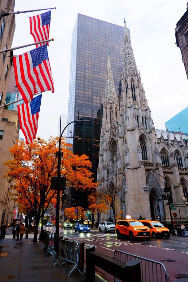 viewsoff's tweet photo. Fifth Avenue, New York https://t.co/8NzRXfYLsl