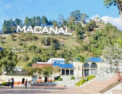 📰 #ReporteCiudadano | Macanal

Una mujer de 71 años perdió la vida tras caer desde un tercer piso, en hechos ocurridos el pasado jueves 4 de diciembre en el municipio de Macanal.

La Fiscalía 27 Seccional de Garagoa asumió la investigación para esclarecer lo sucedido.