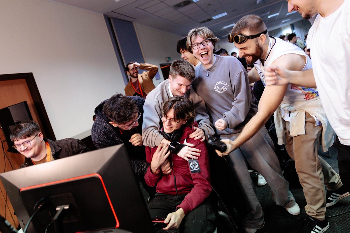 Hessen Smash Com tweet media