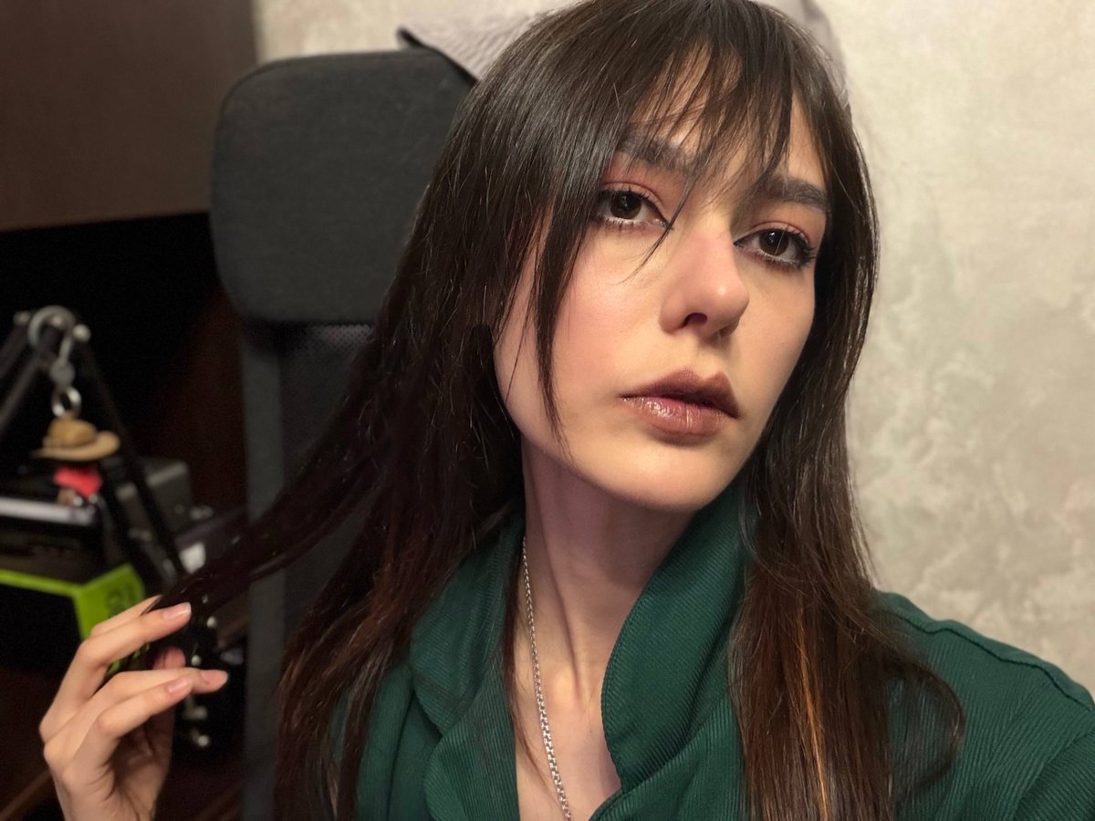 Alina tweet media