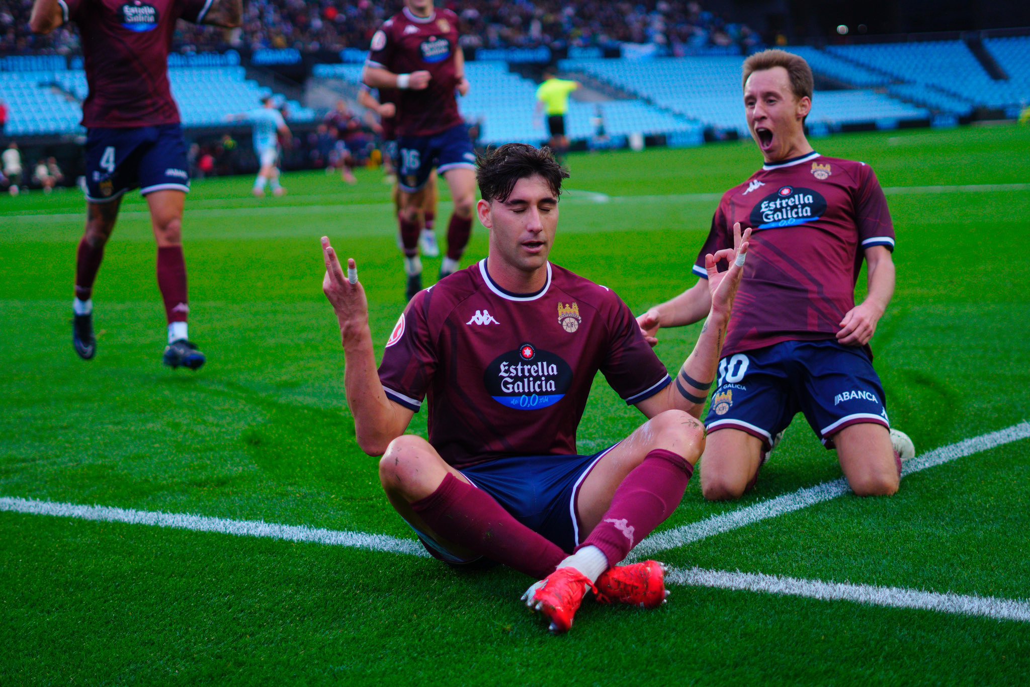 Alaín García celebra su gol al Fortuna (Foto: Pontevedra FC).