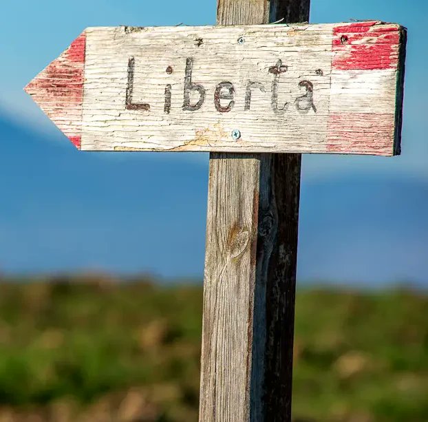 Blogjuls's tweet photo. Ci sarà sempre qualcuno a cui dai fastidio, perchè la tua libertà mette a nudo le loro gabbie. #Blogjuls
.
#puntidivista
#photo G. Storani
#ilviaggiononfiniscemai
https://t.co/0M0uiQ8JcV https://t.co/dnzD1snPGI