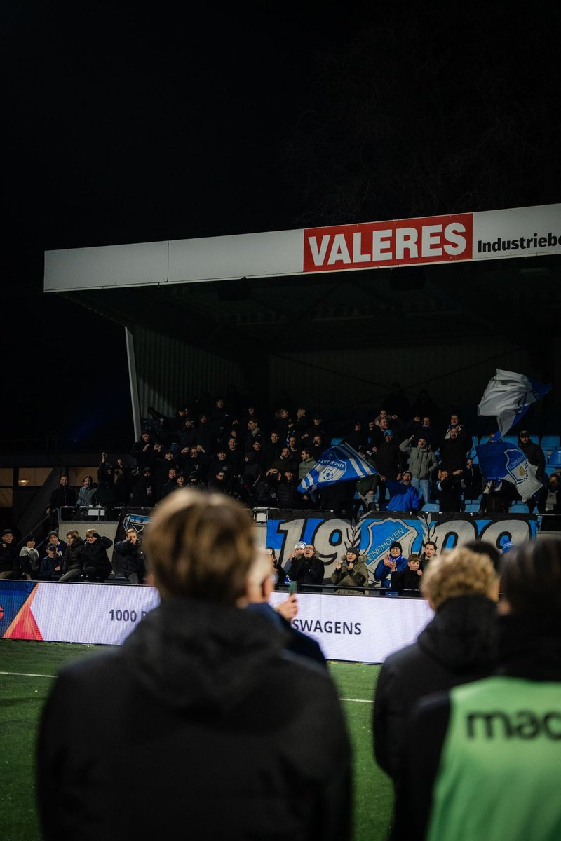 FCEindhoven's tweet photo. Overwinning, 4 doelpunten, clean sheet 🤩👏

#FCEjps #FCEindhoven #ClubVanGoeiVolk https://t.co/vOLoT03R4Y