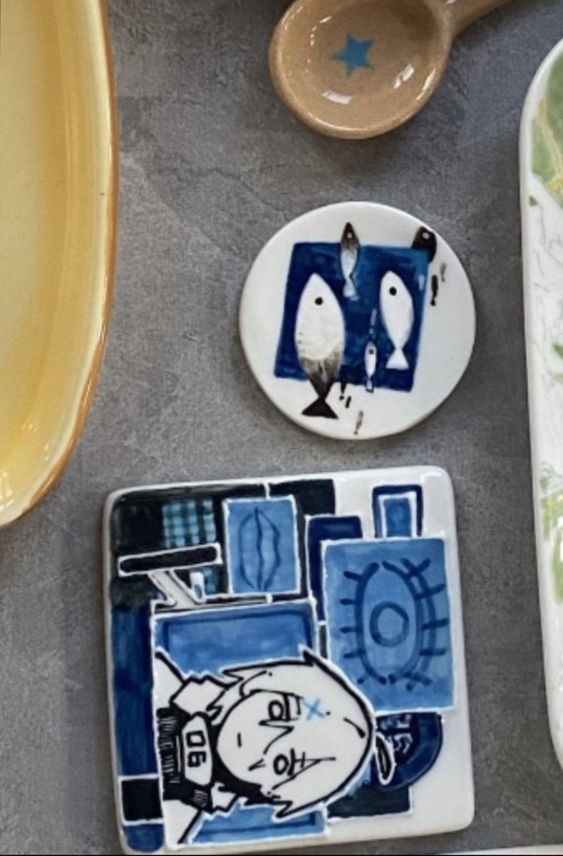 我之前涂了一些小瓷片但是寄到家里去了等我放假回家将看到😋