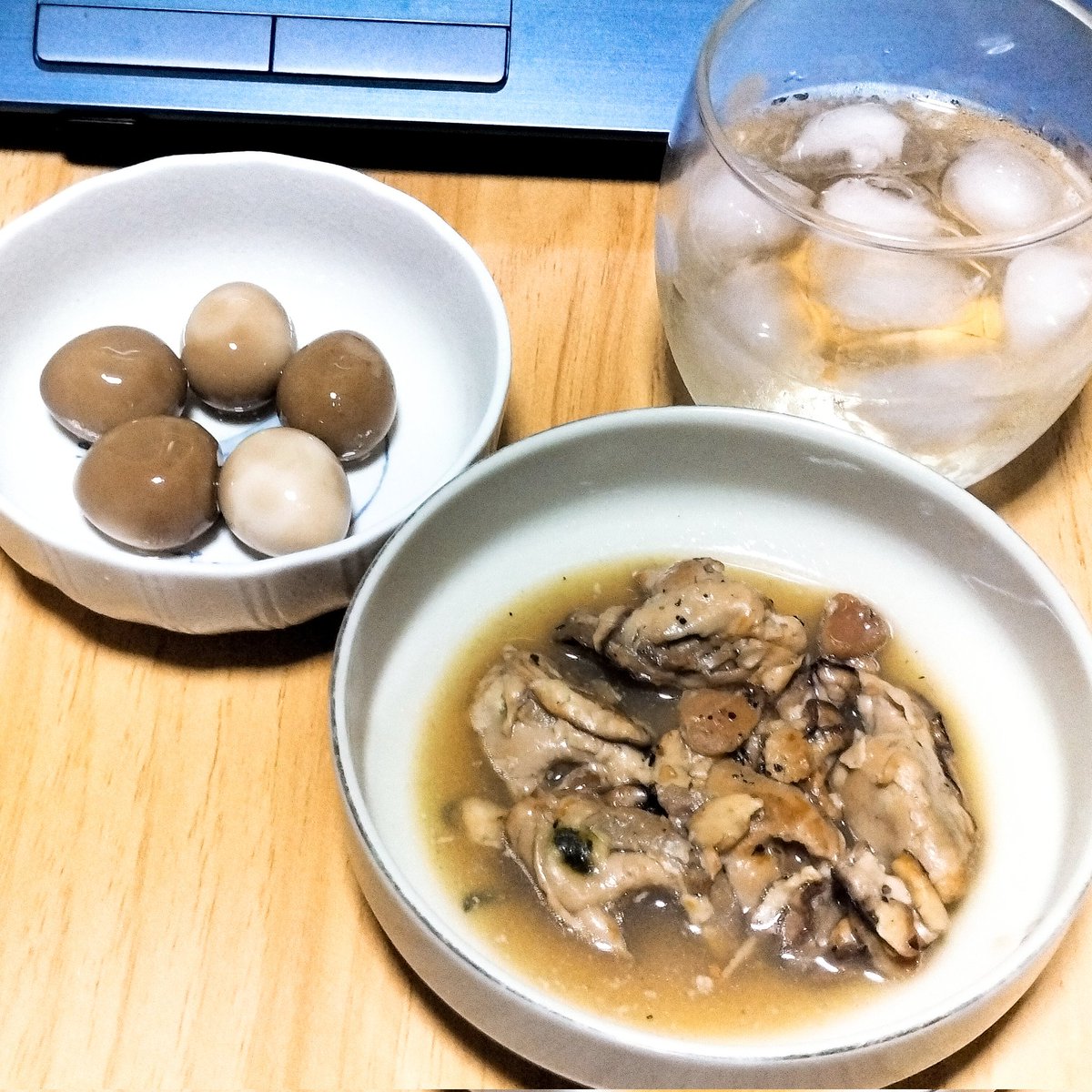 ムルクくんの配信とともに焼きかきとうずら卵食べてましたー。
かきもうずら卵も美味しかった！
んだけど、かきの後味で酒すすむし、うずら卵の燻製のいい香りだけでも酒飲めるんだが…？
和風サーディンも麺も美味しそうだったので追加で買わなきゃだ〜！
#KOKUBUバーチャル試食会
#紡生ムルク