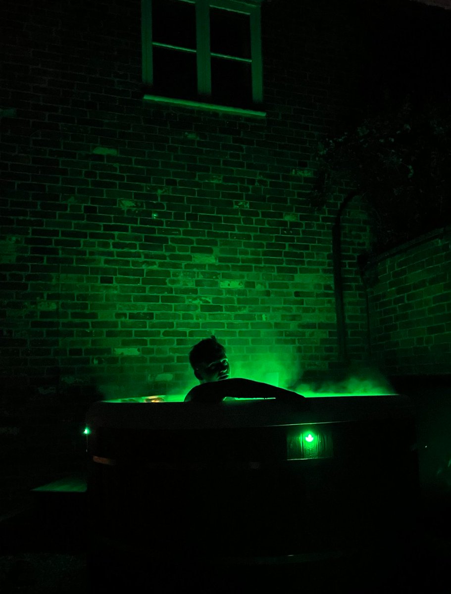 MasterApolloGod's tweet image. Power looks effortless on me. Maybe that’s why you stare. Maybe that’s why you tribute.