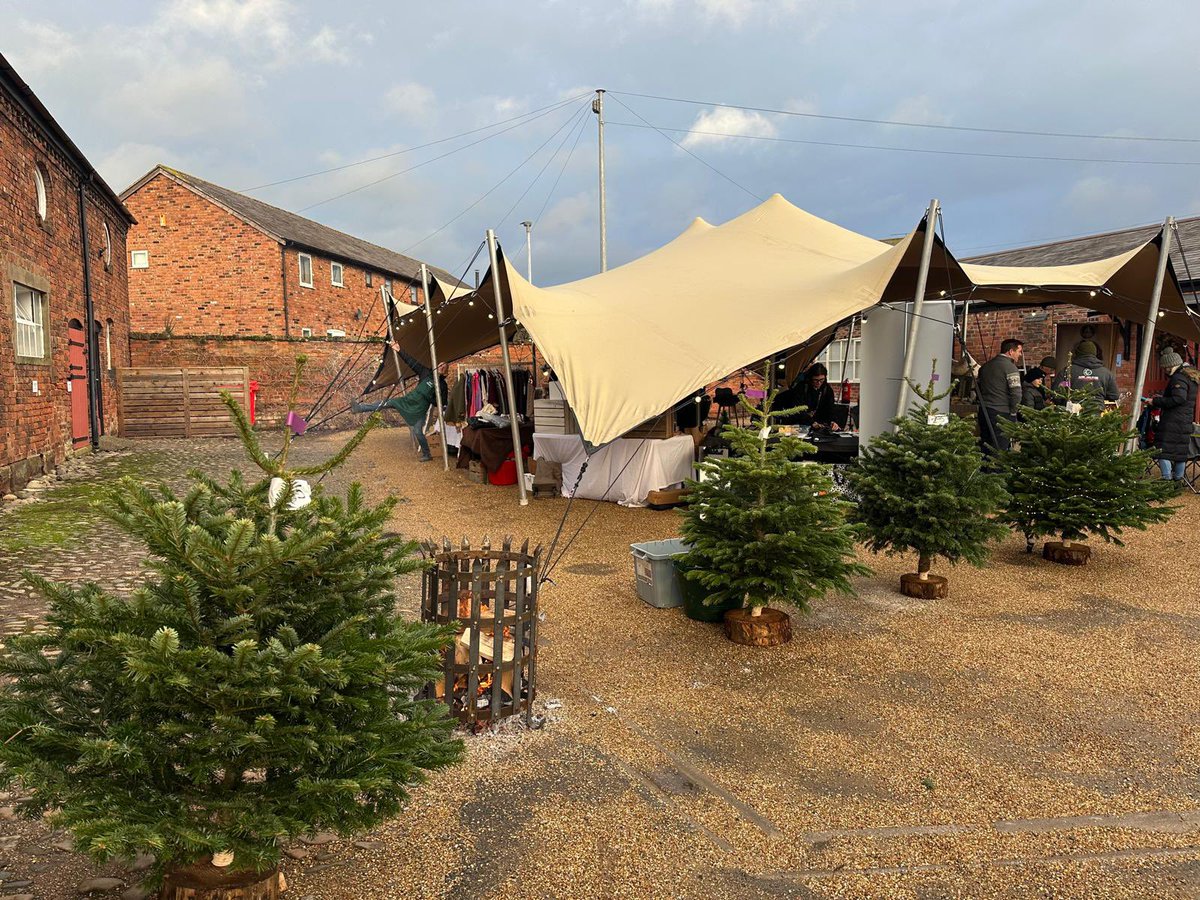 Thank You to Laura &amp; Colin for running the Soul Kitchen stall at Farndon Christmas Fair today - selling Second Bite shortbread and cakes &amp; cookies made by our volunteers ❤️
The village is also showing a Christmas movie tomorrow with all proceeds being donated to Soul Kitchen