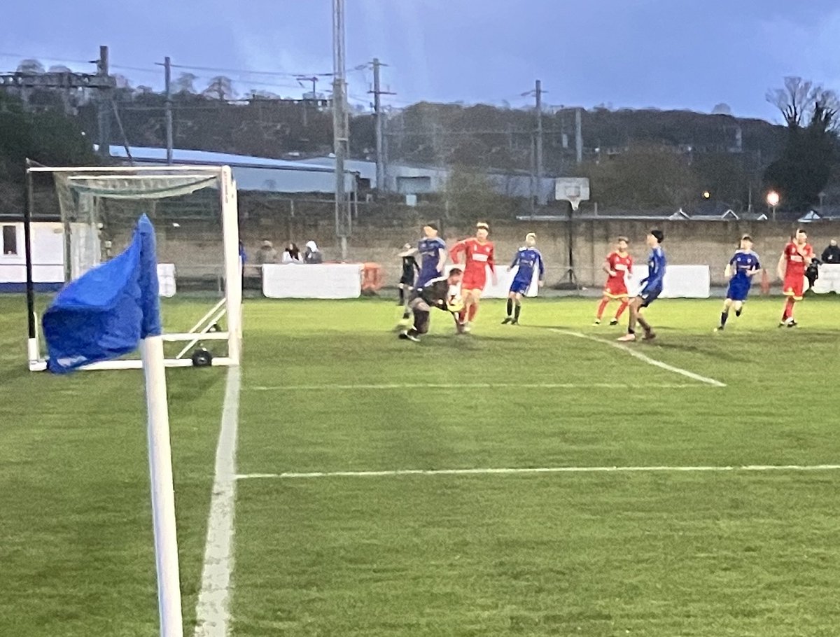 The visitor’s ‘keeper easily collects a well-struck free kick. The hosts are pushing hard for the equaliser.

<a href="/ReadingCityFC/">Reading City FC</a> 0-1 <a href="/snodlandtownfc/">Snodland Town FC</a> (55’)

<a href="/MyRoadtoWembley/">My Road to Wembley</a> <a href="/favasefactfile/">FA Vase Factfile</a>