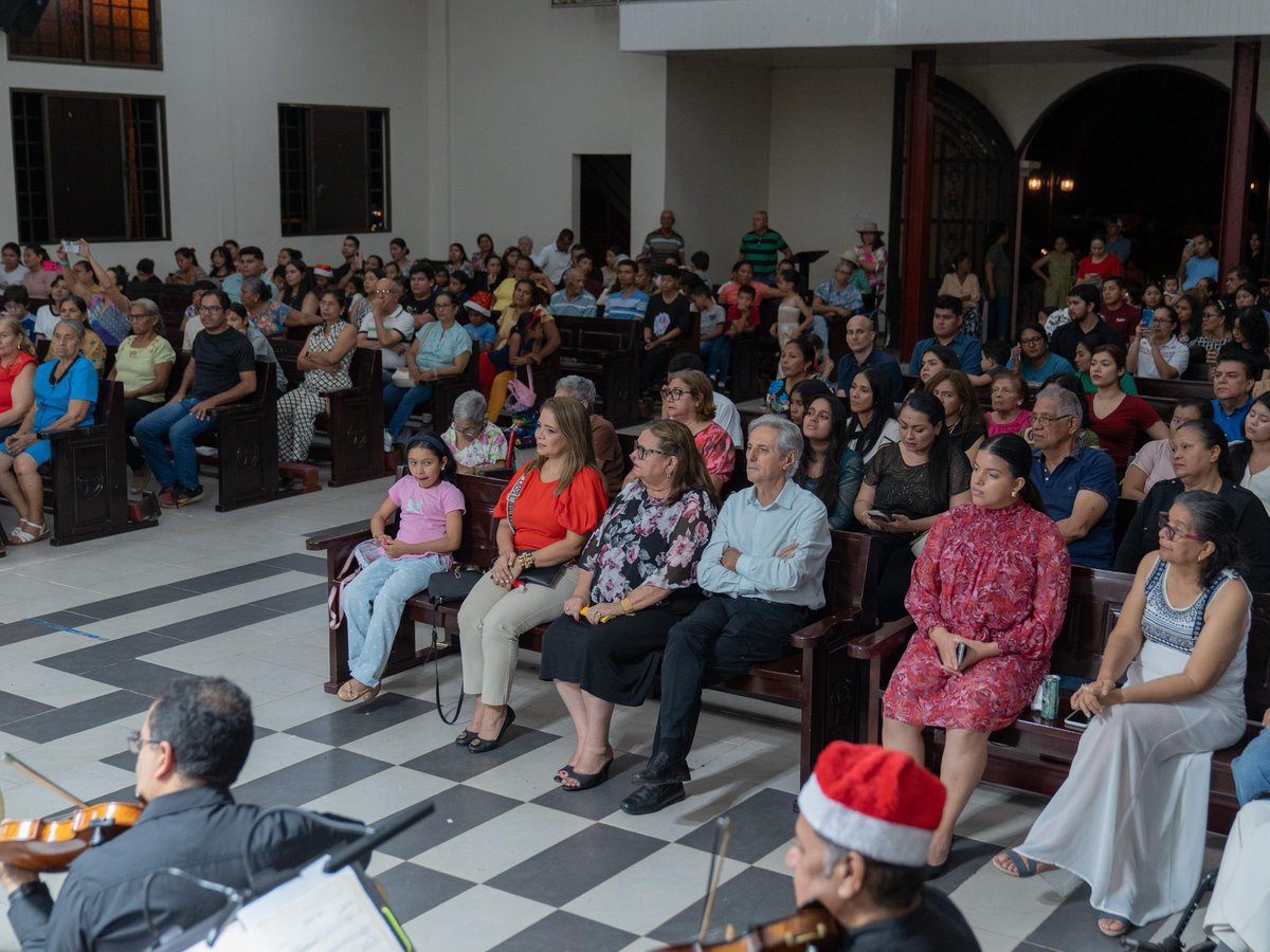 Una noche mágica en San Francisco de la Montaña, Veraguas. ✨

Tuvimos el honor de participar en el inicio de la Temporada Navideña junto a la increíble Orquesta Sinfónica Nacional. ¡Qué manera tan espectacular de encender el espíritu de la Navidad.