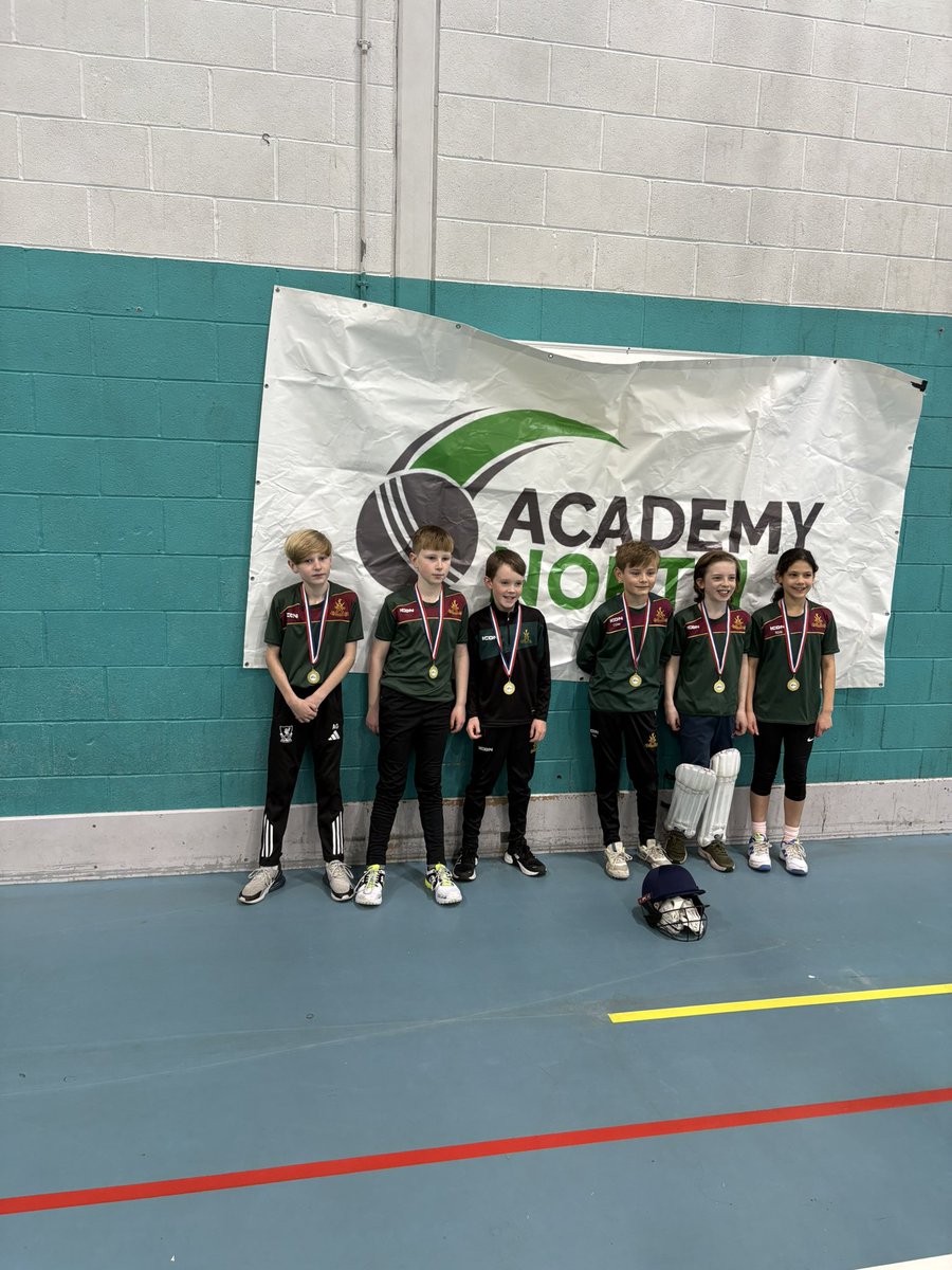 Grayso1977's tweet photo. Liverpool indoor cricket league champions 🍾 https://t.co/j9BiKpIVgd