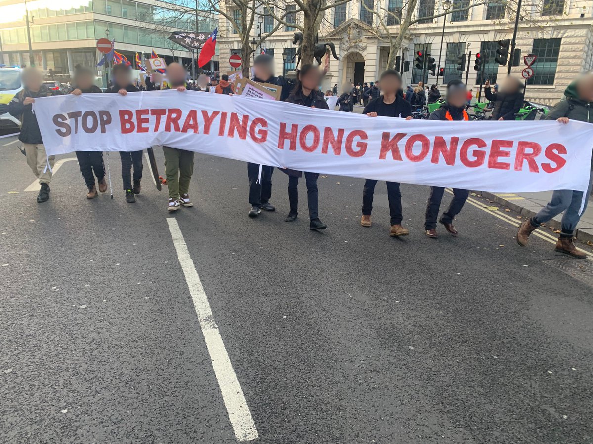 hk_watch's tweet photo. Today, thousands gathered in London for the eighth time to protest against the proposed 🇨🇳 super embassy and changes to ILR requirements for #BNOs and #HongKong refugees. We urge @GOVUK to listen to the appeals of the community, and protect those seeking a safe haven in 🇬🇧
#StopSuperSurveillance #DefendDiasporas
#StandByBNOs #NoBrokenPromises