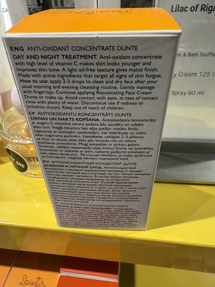 Rīgas lidosta. Man šķiet, ka Dzintaram labāk piedienas būt Янтарь. Lai tak ņem nost Latvijas karogu! Krievu bābas nesaprot bez kirilicas, ko uz ģīmja smērēt. ⁦<a href="/liana_langa/">Liāna Langa 🇱🇻 🇺🇦 🇮🇱</a>⁩