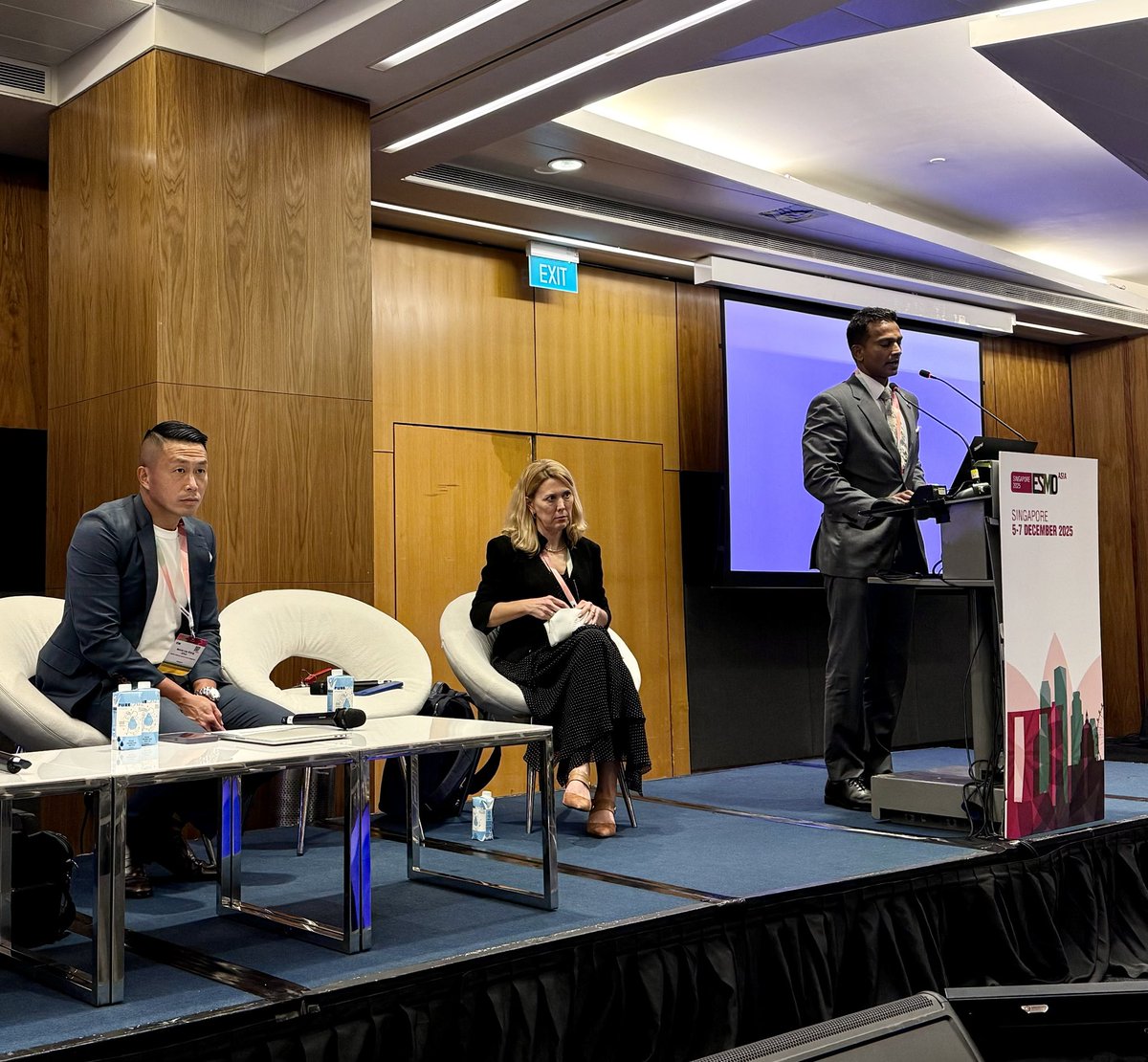 And last session of the day as well! Strong support from #radiationoncology community here in #ESMOAsia25 💪🏻 2nd session tomorrow at 14:15 !