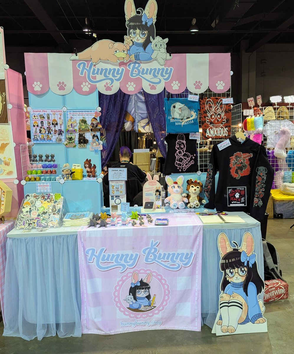 bunniebunnie_'s tweet photo. Hey all! 
This silly bun is at MIDWEST FURFEST!!! YAAAY! I made it!!! 🤘🩷
K-5

We have a new hoodie, collaboration with my bestie @CotyKaye. A new double sided acrylic standee!

I haven't had much interest on either of the new things, but I hope some people buy them!

#MFF2025 https://t.co/xif2VunWfb