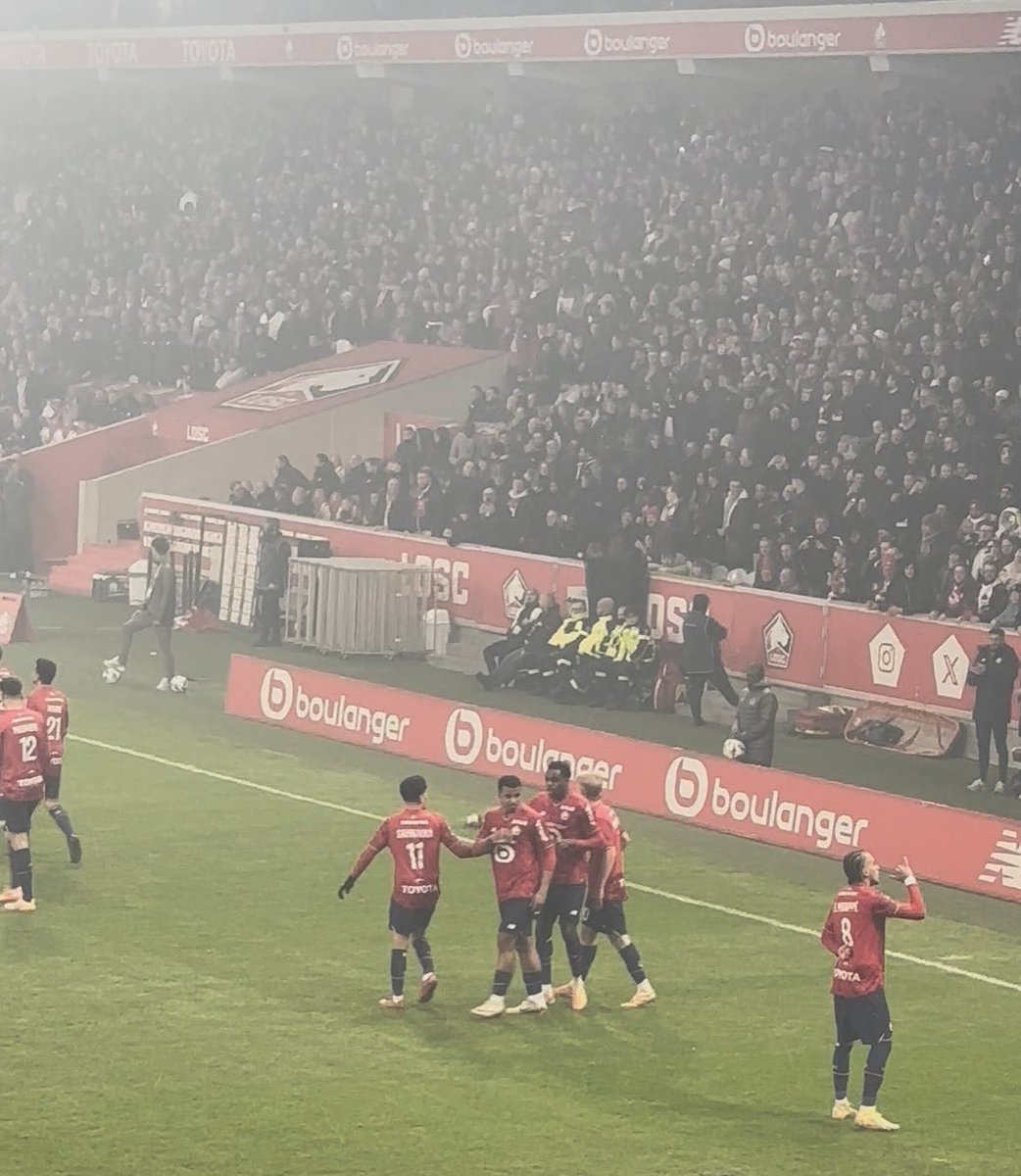 kopultra_'s tweet photo. ⚽️ LOSC 1 - 0 Marseille (N°118)
📆 05/12/25 
🇫🇷 Ligue 1 
🏟️ Stade Pierre Mauroy 
🎫 Abonnement 
👁️ •• Affluence : 48.258 
📝 Meilleur ambiance à domicile de la saison, pour l’instant. 
🔜 Malines - Charleroi 🇧🇪 (07/12) 

#LOSCOM #Ligue1 #LOSC https://t.co/eLoUcUnmZ4