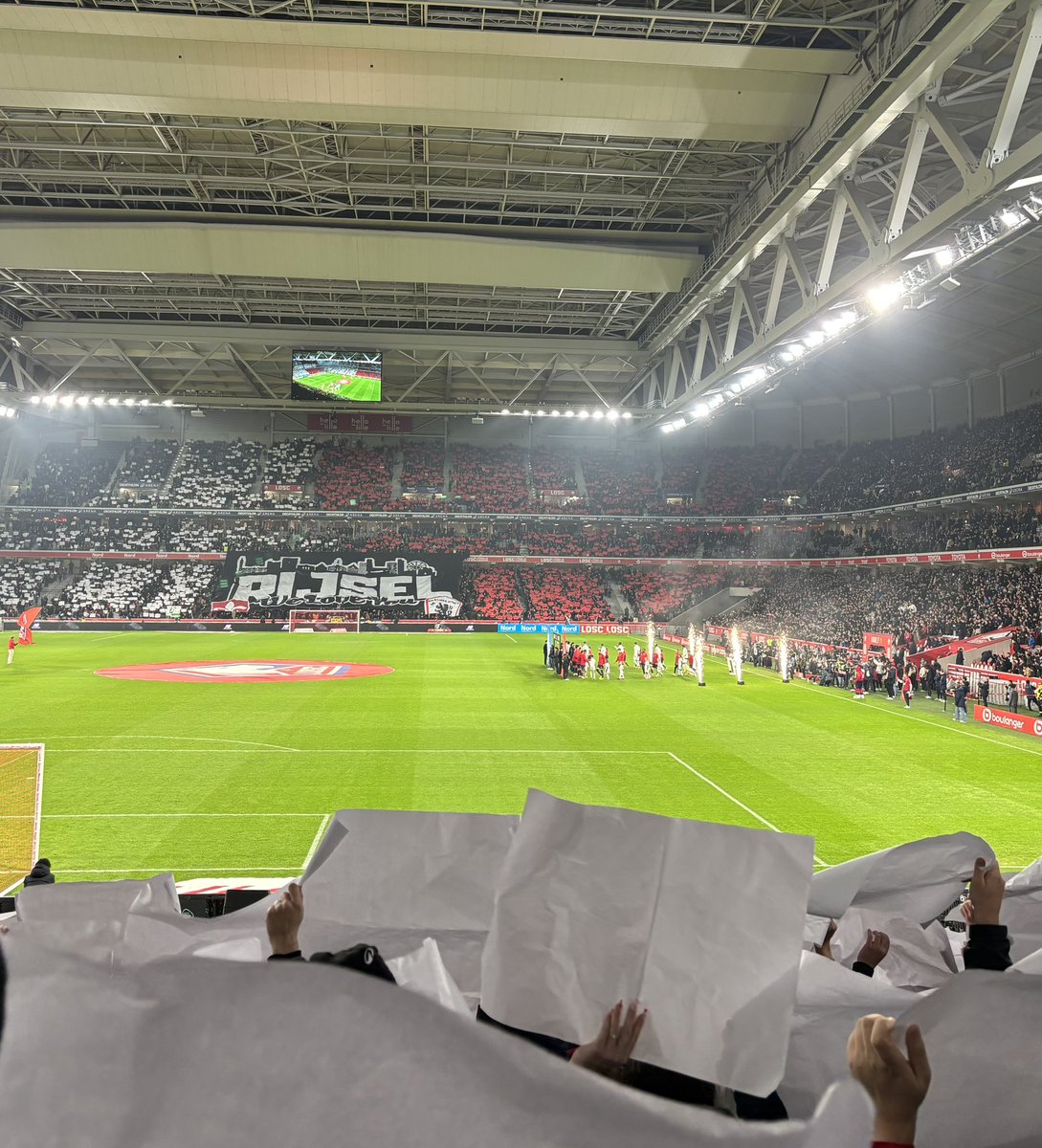 kopultra_'s tweet photo. ⚽️ LOSC 1 - 0 Marseille (N°118)
📆 05/12/25 
🇫🇷 Ligue 1 
🏟️ Stade Pierre Mauroy 
🎫 Abonnement 
👁️ •• Affluence : 48.258 
📝 Meilleur ambiance à domicile de la saison, pour l’instant. 
🔜 Malines - Charleroi 🇧🇪 (07/12) 

#LOSCOM #Ligue1 #LOSC https://t.co/eLoUcUnmZ4