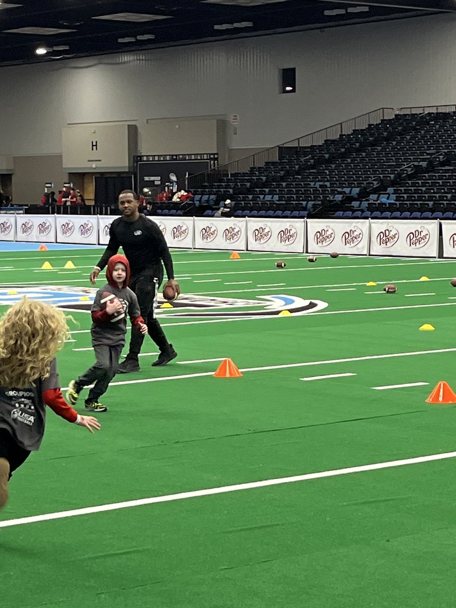 Professor_Pod's tweet image. Fan Fest is a blast &amp;amp; the ISC does a phenomenal job hosting events in Indy. Special shout out to this volunteer for helping my son during the football clinic. Youngest kid there &amp;amp; he took special care to look out for him. 

(Of course Ryno had to flex in front of @ColtsCheer 😂)
