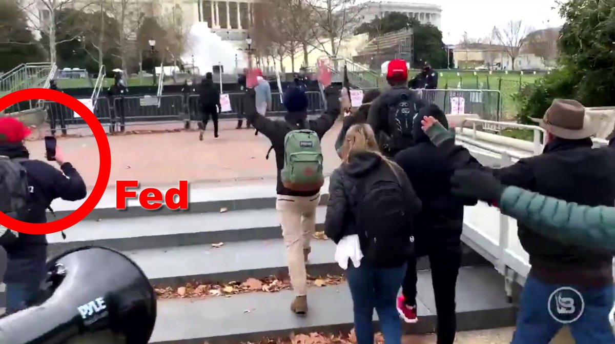 FedsOfJ6's tweet photo. 🚨🚨 Another Fed on the Jan6 frontline 🚨🚨
🚫 Wasn't charged. ❌ Wasn't arrested.
💯 One of Biden and Wray's 274 Feds!

There to get the footage they needed with Ray Epps and Jade Sacker. Puts his mask on to instigate the crowd to rush the steps under the scaffold. https://t.co/j41LlPoJ5Y