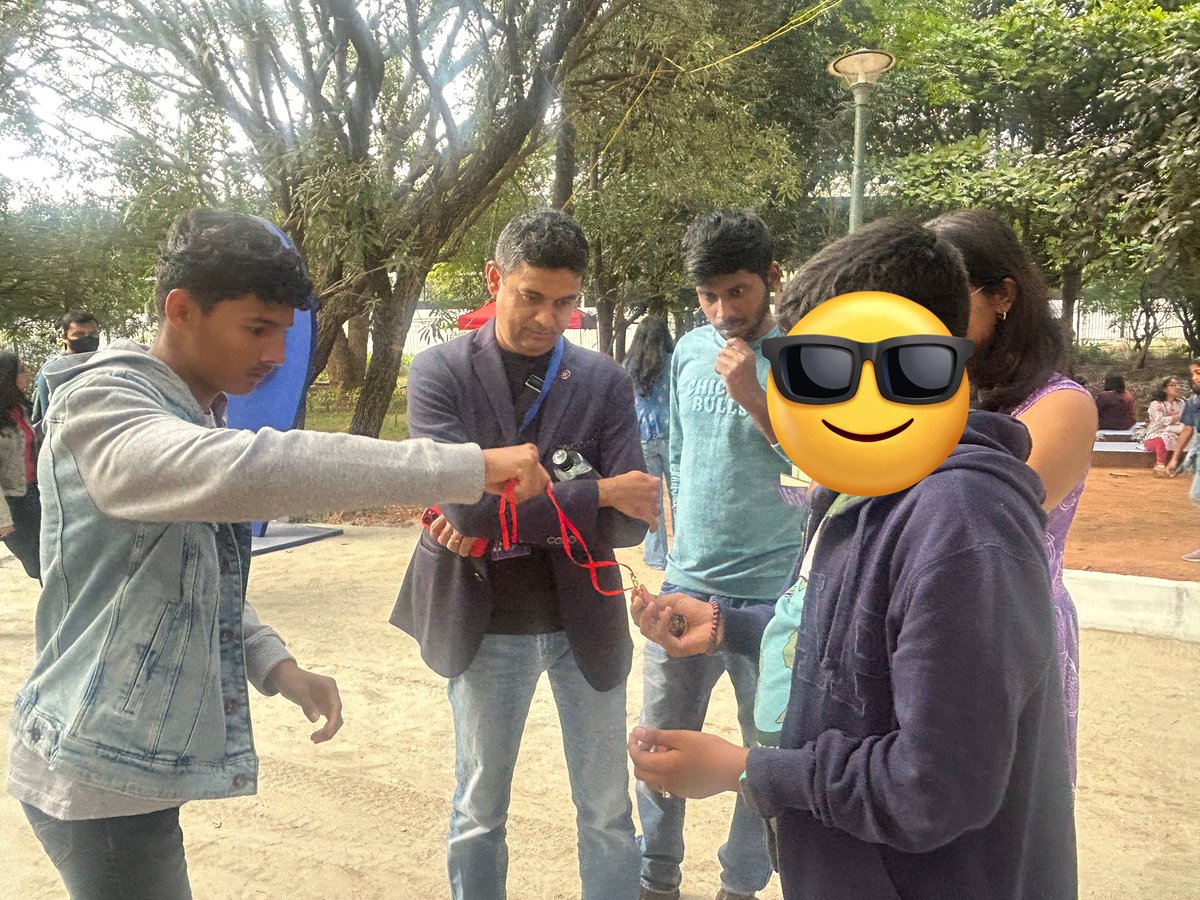 .<a href="/BlrLitFest/">Bangalore Lit Fest</a> D1: bumped into <a href="/nakulshenoy/">Nakul Shenoy</a>, <a href="/jackerhack/">Kiran Jonnalagadda</a>, <a href="/vilakudy/">Rajaneesh</a> and many more. Beyond the sessions, the best thing: Nakul was kind enough to get one of the his twin boys show a magic trick to my son. (Not masking the young magician’s face as he’s a public figure &amp; celeb)