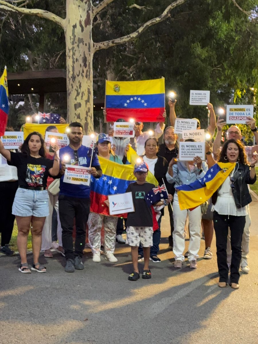 AlbertoRodNews's tweet photo. "El Nobel es nuestro": Desde Australia venezolanos marchan por la paz y la libertad de nuestra nación https://t.co/mr0KRzs4cn https://t.co/M2M10v71nM