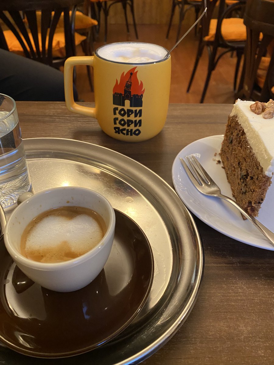 Mezitím v <a href="/cafedlask/">Cukrář Dlask</a> 😉