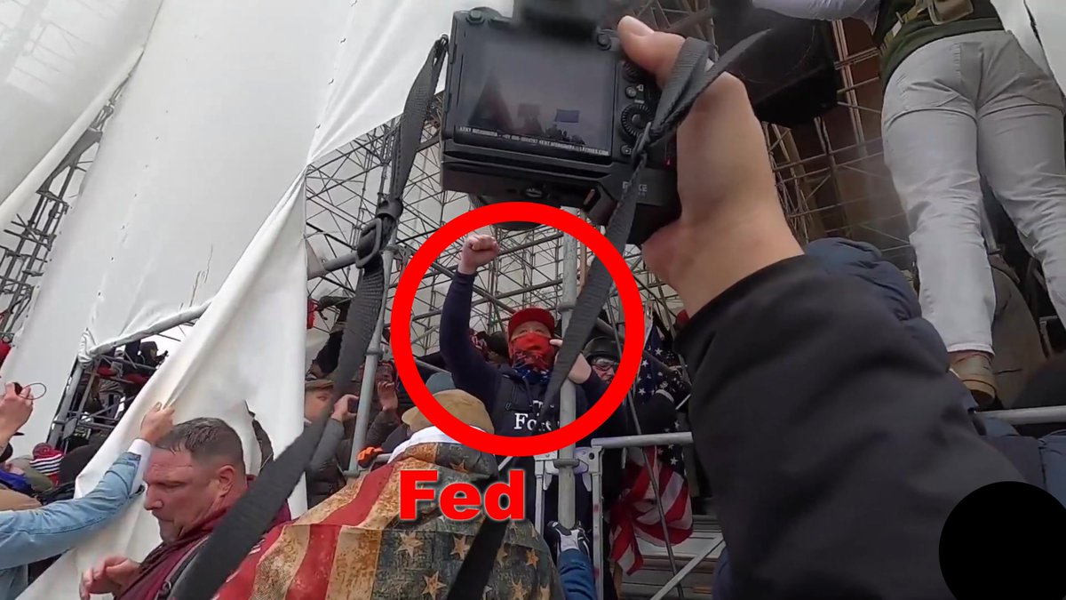 FedsOfJ6's tweet photo. 🚨🚨 Another Fed on the Jan6 frontline 🚨🚨
🚫 Wasn't charged. ❌ Wasn't arrested.
💯 One of Biden and Wray's 274 Feds!

There to get the footage they needed with Ray Epps and Jade Sacker. Puts his mask on to instigate the crowd to rush the steps under the scaffold. https://t.co/j41LlPoJ5Y