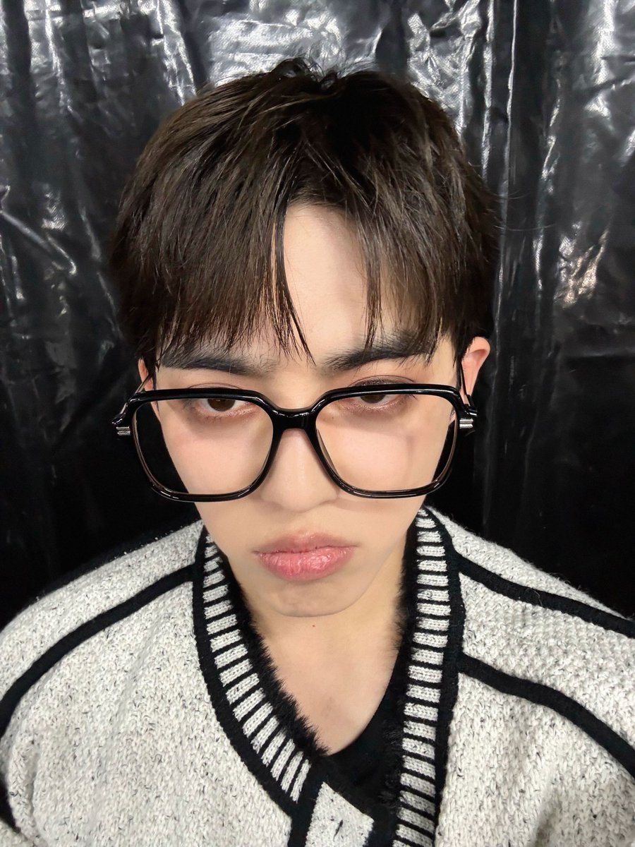 ganteng. tp bibir e kyk agak kering gt