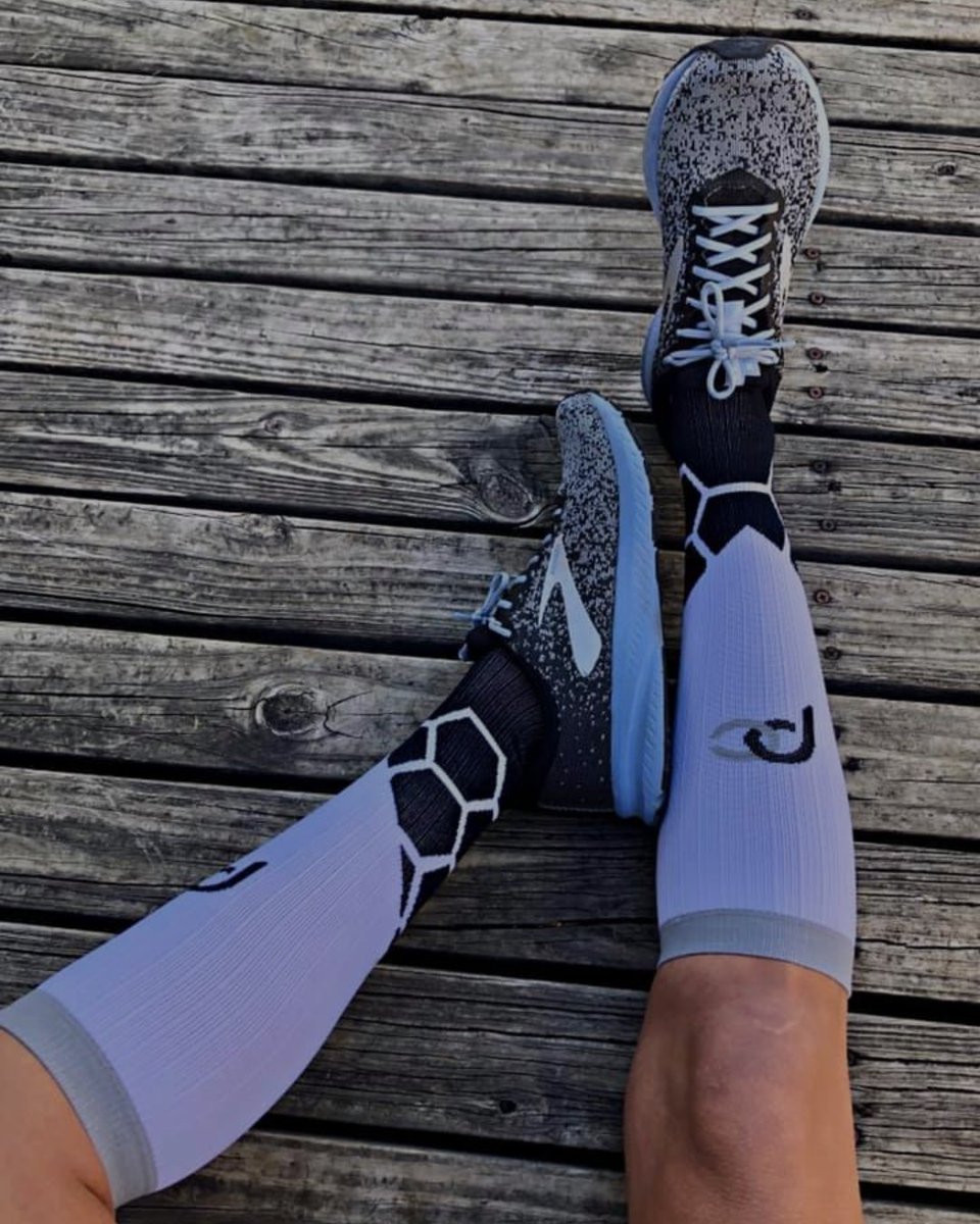 PROCompression's tweet image. Some days you find your rhythm, other days you build it. Show up, lace up, and keep pushing for progress! 💪 What’s motivating you this week? 👇 #PROCompression #PowerYourPassion #KeepItTight #ConsistencyWins #FitnessMotivation