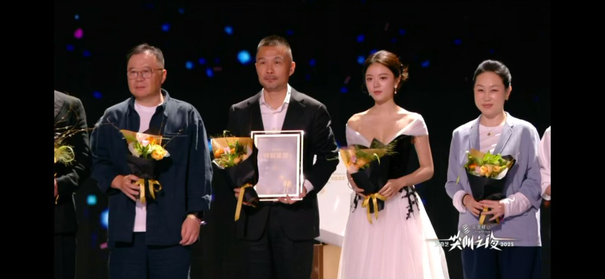 randmpersonjk's tweet photo. 2025.12.06
iQIYI Scream Night

Congratulations to #DriftingAway for winning "Special Honor" as one of the top dramas in terms of 🔥!

DA reached more than 10,000 🔥

#ZhaoJinmai 🌾 #赵今麦 https://t.co/IrrnGHU9Qx