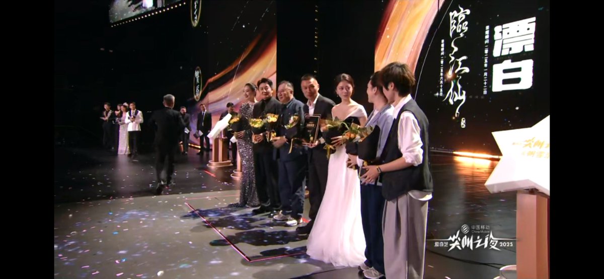 randmpersonjk's tweet photo. 2025.12.06
iQIYI Scream Night

Congratulations to #DriftingAway for winning "Special Honor" as one of the top dramas in terms of 🔥!

DA reached more than 10,000 🔥

#ZhaoJinmai 🌾 #赵今麦 https://t.co/IrrnGHU9Qx
