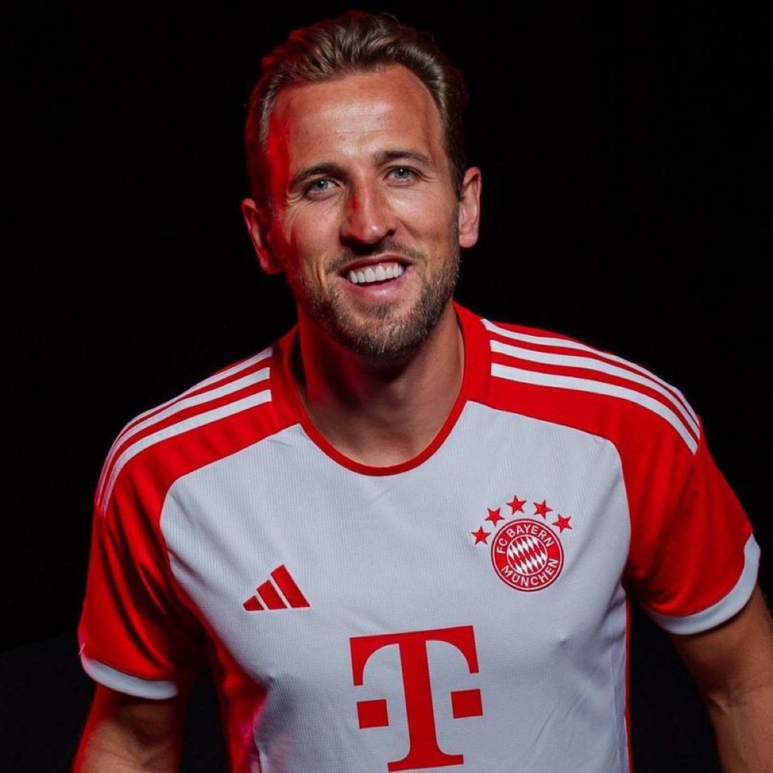 🚨 — هاري كين في جميع المسابقات مع بايرن ميونيخ:

◉ 118 مباراة 
◉ 140 مساهمة 🤯😨