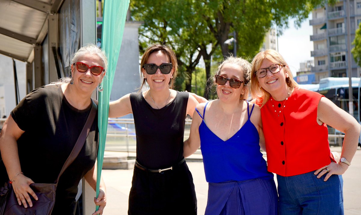 Gracias, Uruguay. 💛
La gran jornada nacional de vacunación está siendo posible gracias a miles de personas que se acercaron a protegerse y a proteger a quienes más quieren.

Gracias también a los equipos de salud y vacunadoras, que trabajan con dedicación en cada rincón del