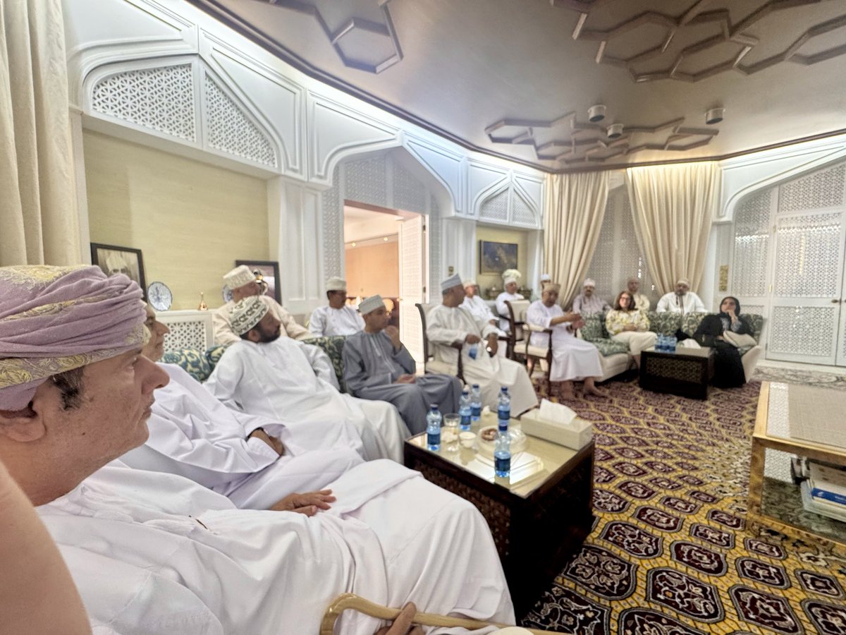 #مجلس_الخنجي في جلسته الاسبوعية استضاف 
الناشط القدير عبدالعزيز بن بدر اليحمدي المختص بالقطاع العقاري والتجزئة حيث القى محاضرة بعنوان نظرة عامة عن #التطوير_العقاري تحدث فيها عن النظرة العامة للسوق العقاري في عمان و تجارب التطوير العقاري في #دول_مجلس_التعاون بالإضافة لنبذة عن