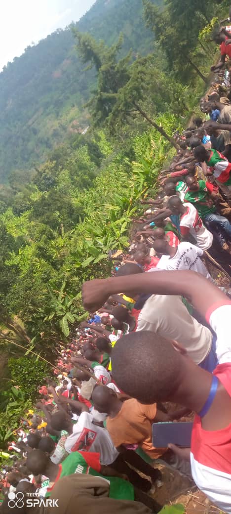 CnddFddButanyer's tweet photo. #Kirundo_zone_Ntega 6/12/2025: Abagumyabanga ba zone #ntega bazindutse gutera #ibibuto vy'amavoka 997 mumurima w 5ha.Umunyamabanga w'iyo zone #Chadrack_Cinyeretse ashikiriz ko zone ikwije #Ibibuto Vy' #amavoka 140027 vyatewe uyu mwaka gusa.Agasaba abagumyabanga kubandanya batera https://t.co/DEkzJcBO6P