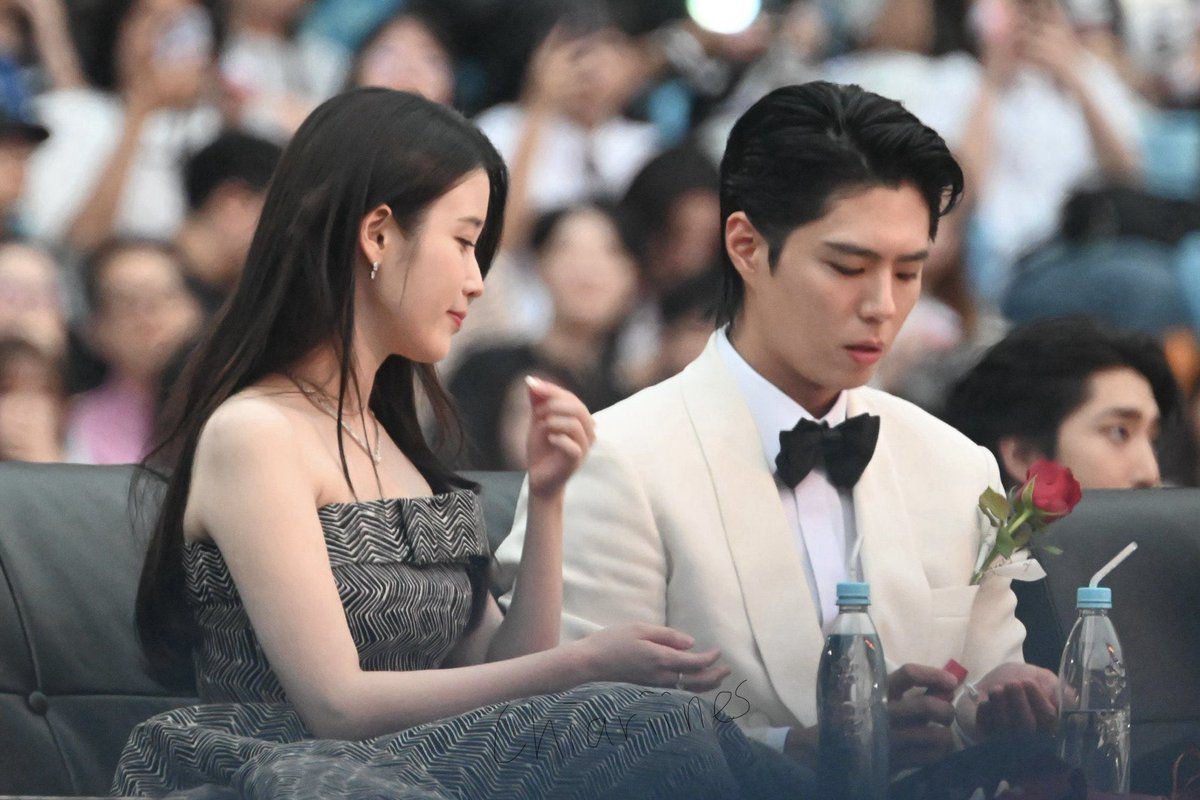 Bongumy's tweet photo. It’s absolutely amazing how Park Bo Gum is friends with three of his leading ladies with whom he worked in different time frame. It proves that women feel safe around him and he respects them a lot. https://t.co/zNVNC9i2pw