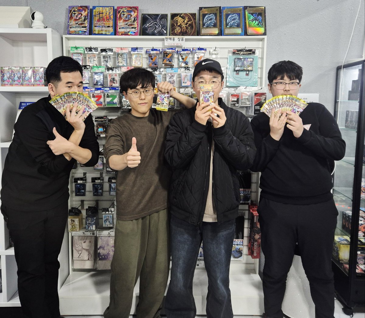 [목포 TCG팩토리] 

12월 6일 (토) 
포켓몬 카드게임 공식 인증샵 미니리그 결과!

참가 인원 : 8인

​1위 이*환님 (드래펄트ex)

2위 김*재님 (날뛰는우레ex)

3위 이*준님 (악 리자몽ex)

4위 조*호님 (성호의 메타그로스ex)

함께 해주신 분들 모두 수고하셨습니다.

감사합니다.